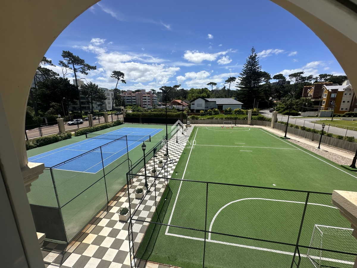 Apartamento ID.5977 - Espectacular apartamento en Mansa Punta del Este, con vista panorámica al mar. 