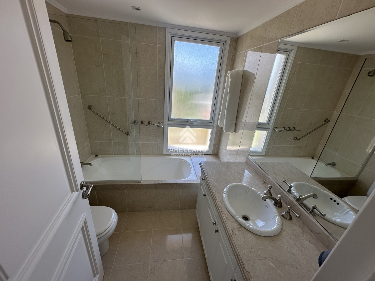 Apartamento ID.5977 - Espectacular apartamento en Mansa Punta del Este, con vista panorámica al mar. 