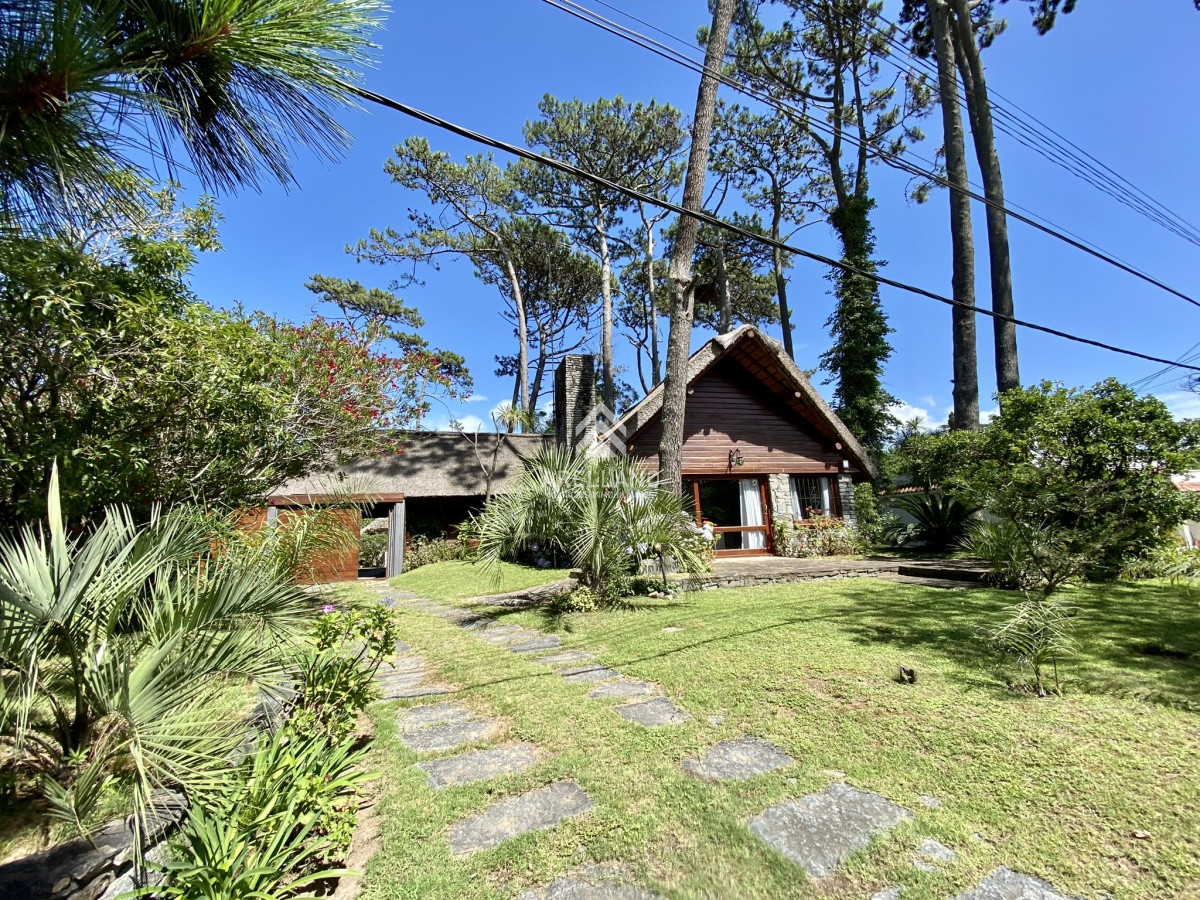 Casa ID.4125 - Casa en Pinares 3 dormitorios con piscina cerca del mar