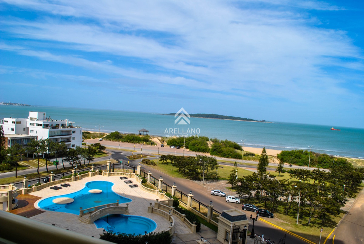 Apartamento ID.5977 - Espectacular apartamento en Mansa Punta del Este, con vista panorámica al mar. 