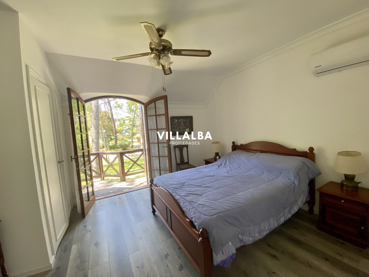 Casa ID.1711 - Hermosa propiedad en el corazón de Playa Mansa 