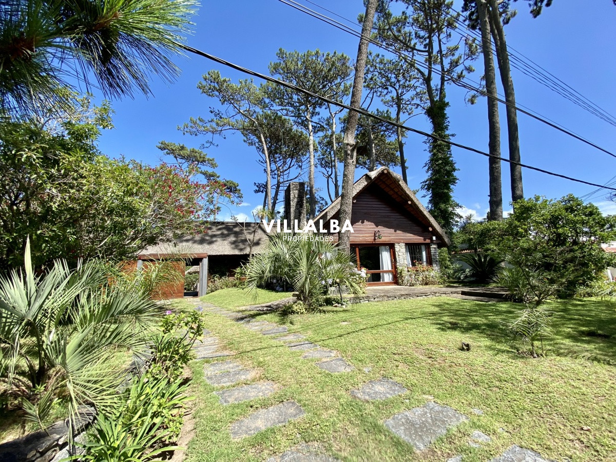 Apartamento ID.3360 - Casa en Pinares 3 dormitorios con piscina y parrillero, ideal para tus vacaciones!