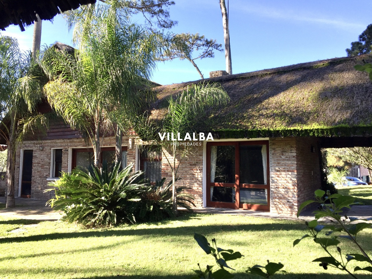 Apartamento ID.3360 - Casa en Pinares 3 dormitorios con piscina y parrillero, ideal para tus vacaciones!