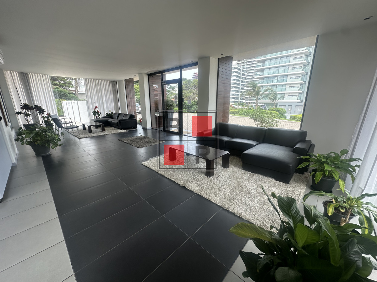 Apartamento ID.1235 - Cómoda planta a metros de Playa Brava 