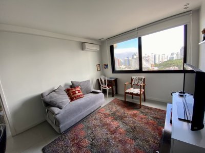 Cómoda planta a metros de Playa Brava  - GAL769A