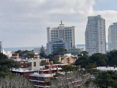 Cómoda planta a metros de Playa Brava  - GAL769A