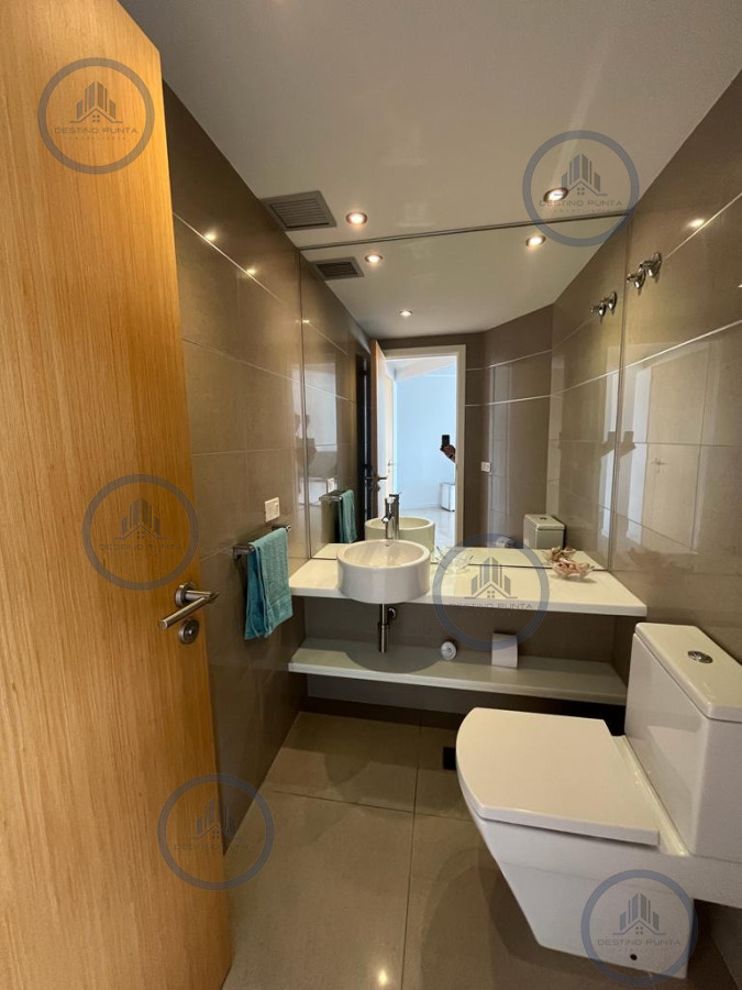 Apartamento ID.3246 - Moderno Apartamento de 3 Dormitorios en Playa Mansa, a metros del mar