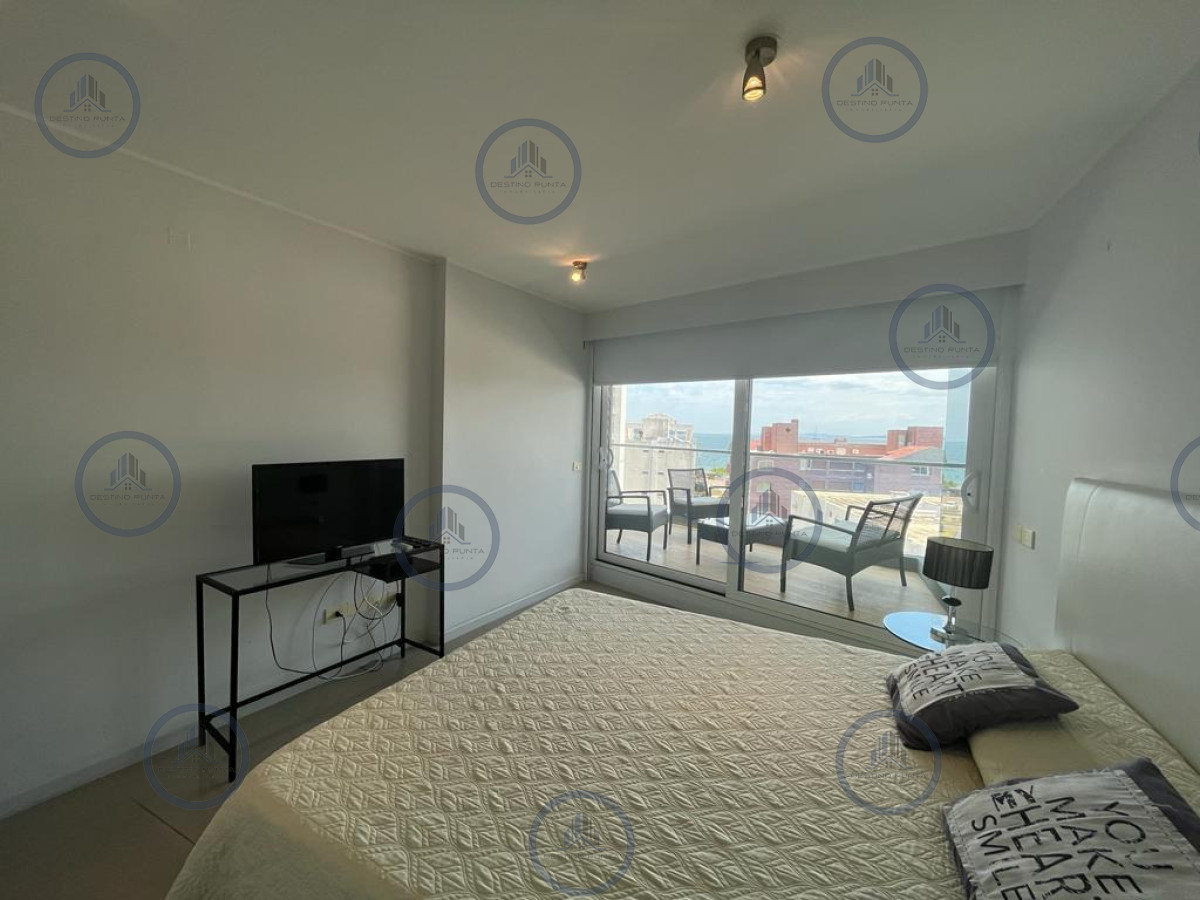 Apartamento ID.3246 - Moderno Apartamento de 3 Dormitorios en Playa Mansa, a metros del mar