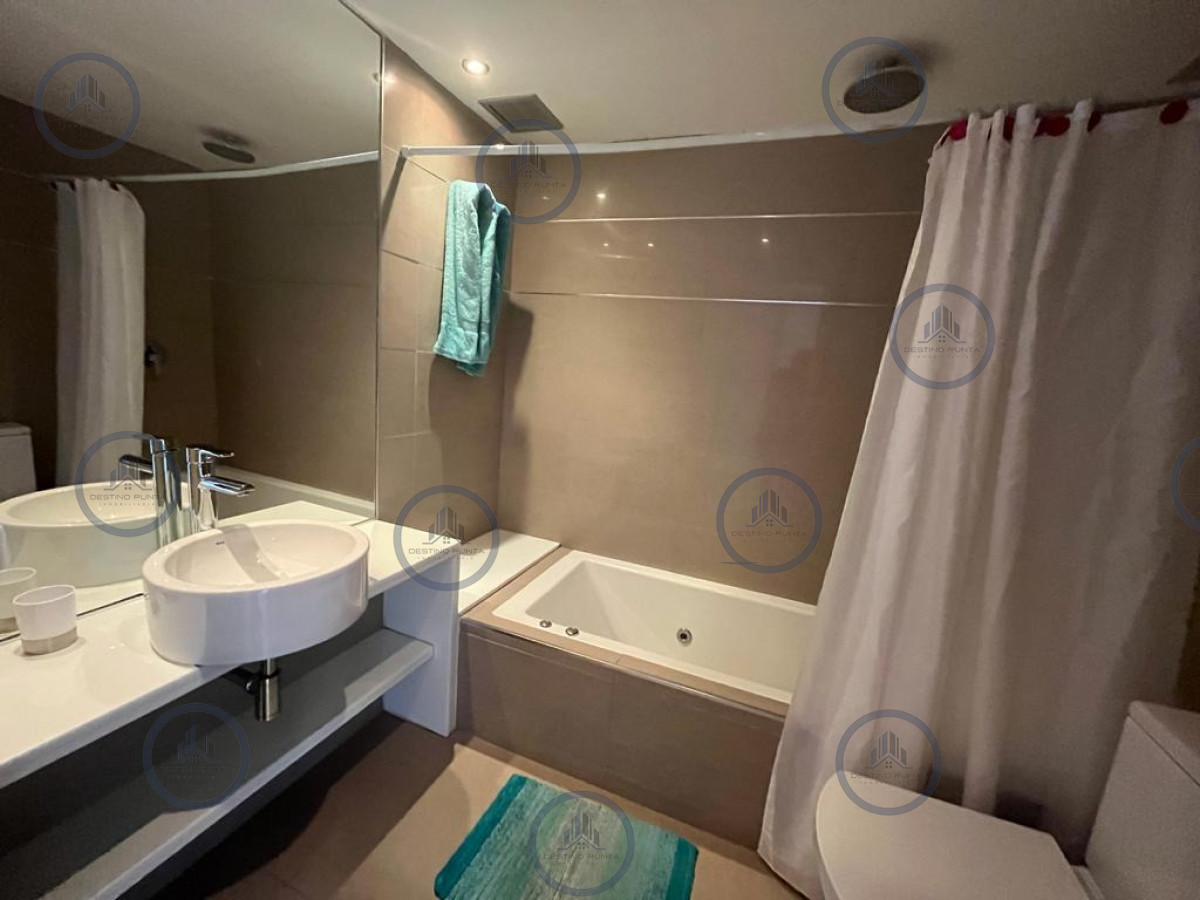 Apartamento ID.3246 - Moderno Apartamento de 3 Dormitorios en Playa Mansa, a metros del mar
