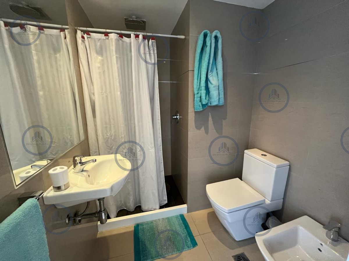 Apartamento ID.3246 - Moderno Apartamento de 3 Dormitorios en Playa Mansa, a metros del mar