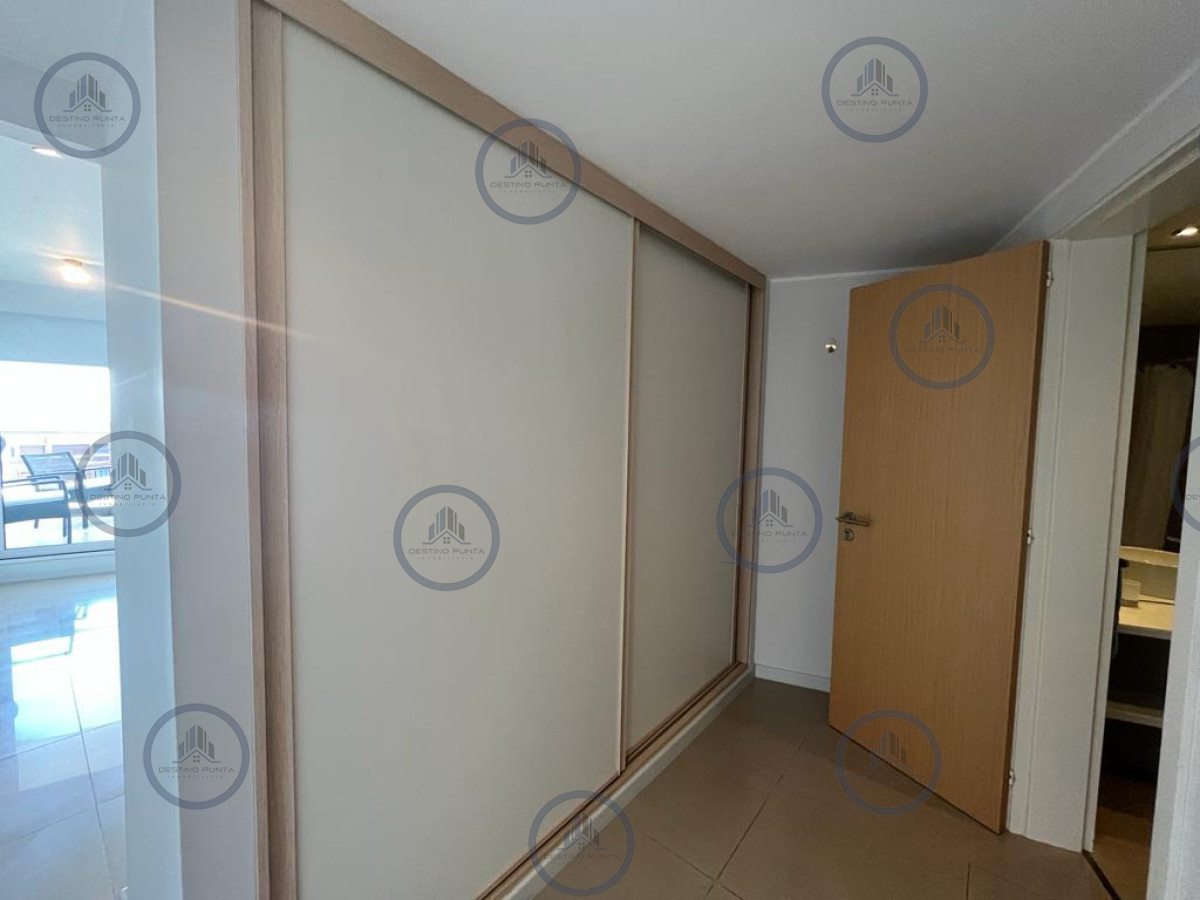 Apartamento ID.3246 - Moderno Apartamento de 3 Dormitorios en Playa Mansa, a metros del mar