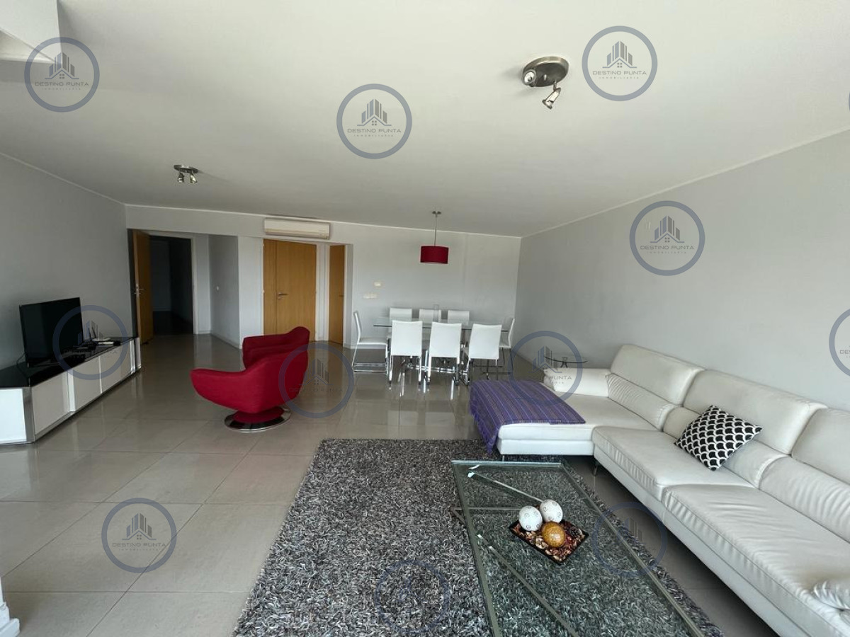 Apartamento ID.3246 - Moderno Apartamento de 3 Dormitorios en Playa Mansa, a metros del mar