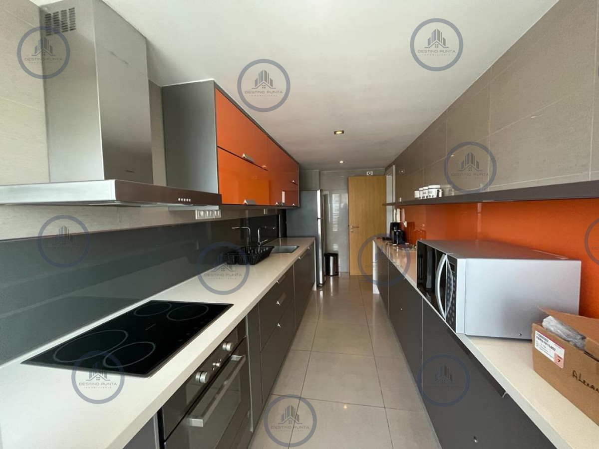 Apartamento ID.3246 - Moderno Apartamento de 3 Dormitorios en Playa Mansa, a metros del mar