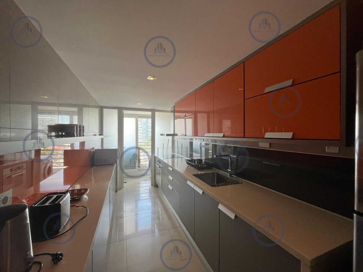 Apartamento ID.3246 - Moderno Apartamento de 3 Dormitorios en Playa Mansa, a metros del mar