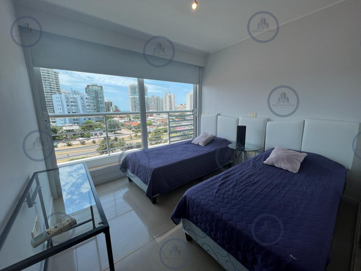 Apartamento ID.3246 - Moderno Apartamento de 3 Dormitorios en Playa Mansa, a metros del mar