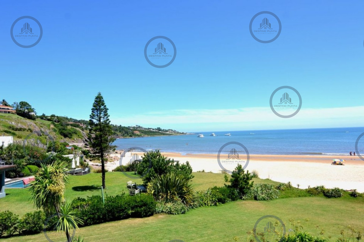 Exclusiva casa sobre la playa de Solanas. Excelentes vistas,  piscina y parrillero con vista al mar. — fotografía 4