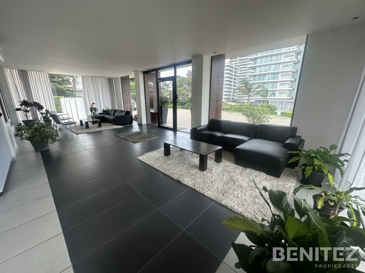 Apartamento ID.9647 - Cómoda planta a metros de Playa Brava 