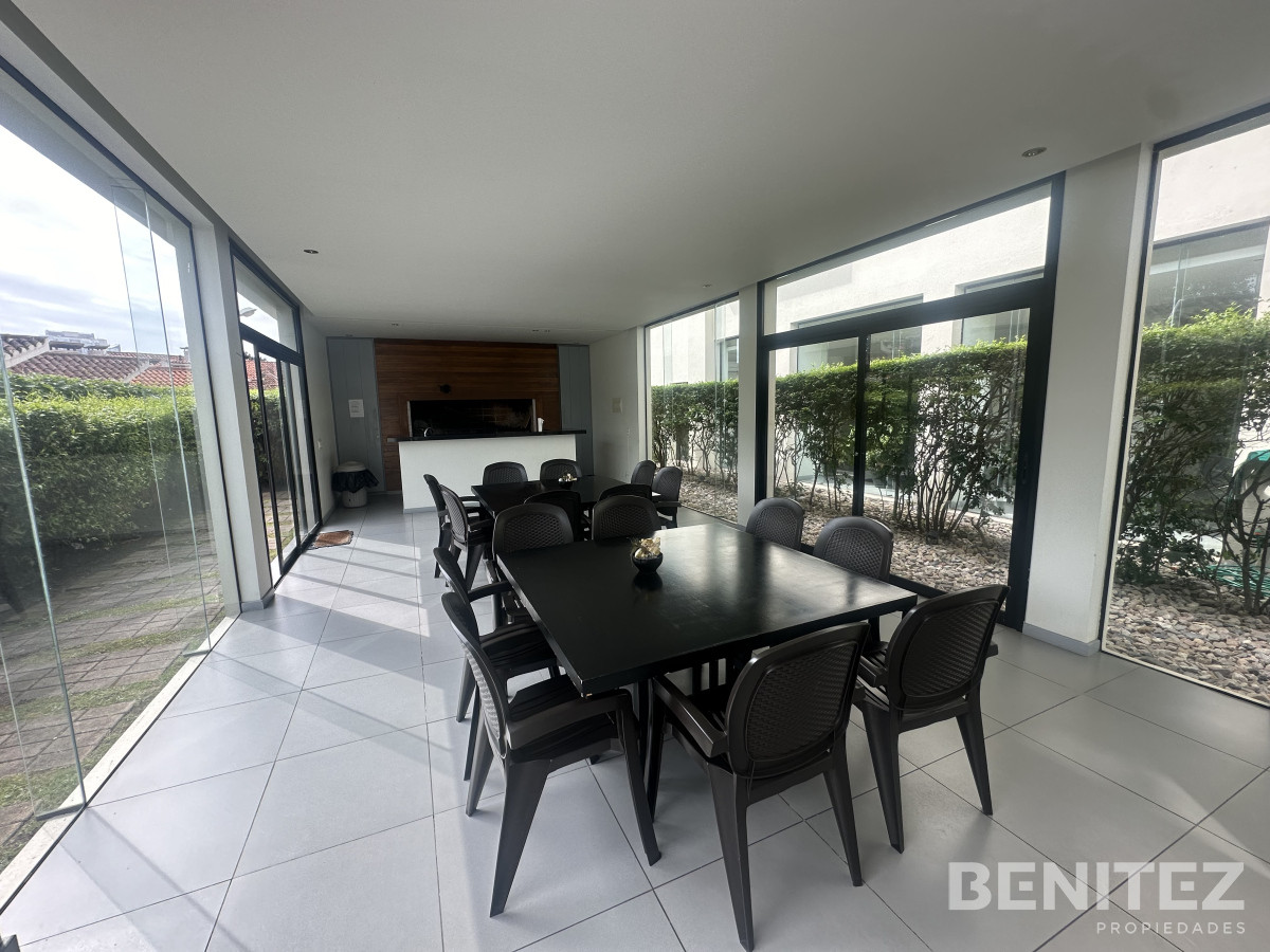 Apartamento ID.9647 - Cómoda planta a metros de Playa Brava 