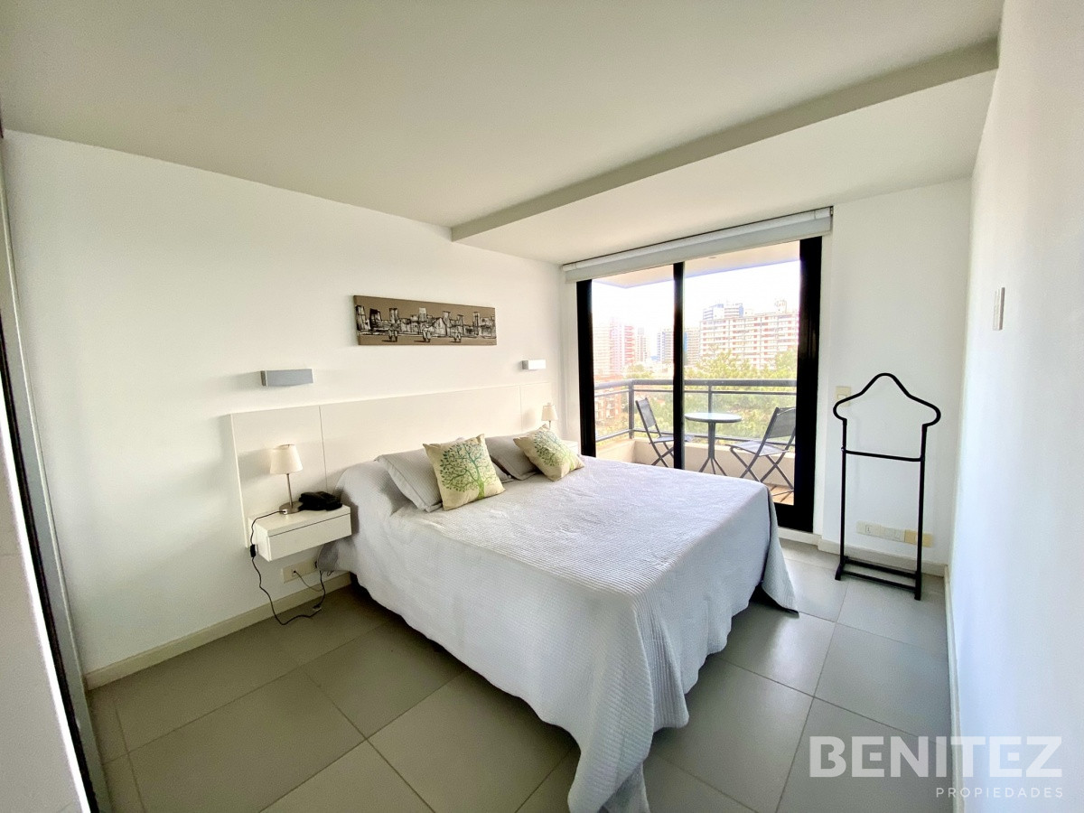 Apartamento ID.9647 - Cómoda planta a metros de Playa Brava 