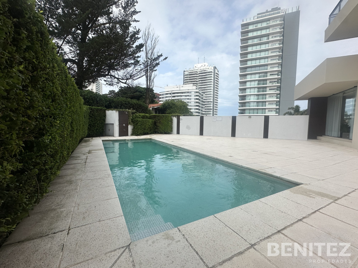 Apartamento ID.9647 - Cómoda planta a metros de Playa Brava 