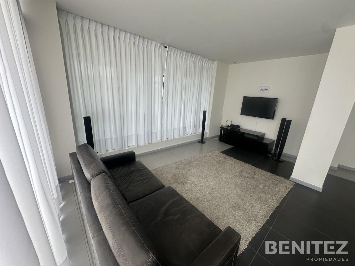 Apartamento ID.9647 - Cómoda planta a metros de Playa Brava 