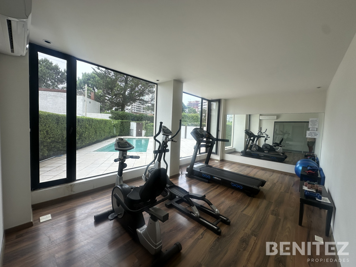 Apartamento ID.9647 - Cómoda planta a metros de Playa Brava 