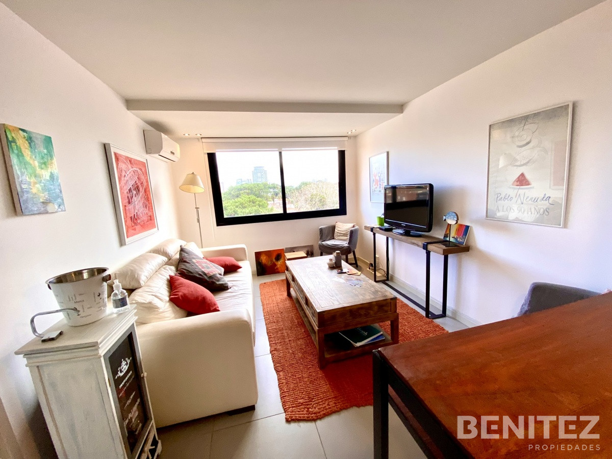 Apartamento ID.9647 - Cómoda planta a metros de Playa Brava 