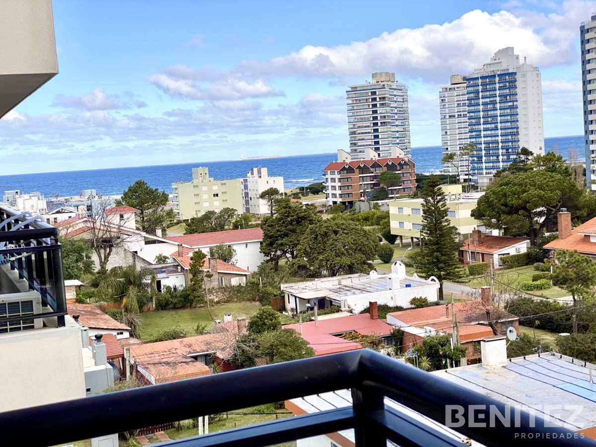 Apartamento ID.9647 - Cómoda planta a metros de Playa Brava 