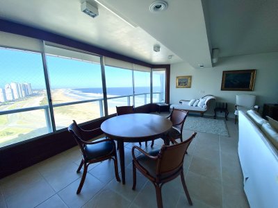 Amplio y luminoso apartamento frente al mar, excelente ubicacion!