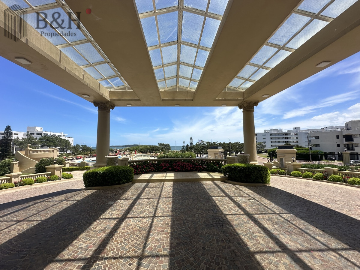 Apartamento ID.1928 - Espectacular apartamento en Mansa Punta del Este, con vista panorámica al mar. 