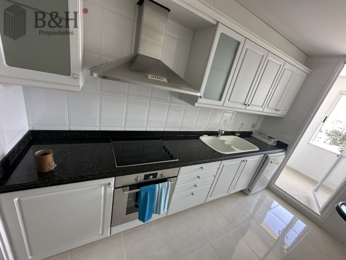 Apartamento ID.1928 - Espectacular apartamento en Mansa Punta del Este, con vista panorámica al mar. 