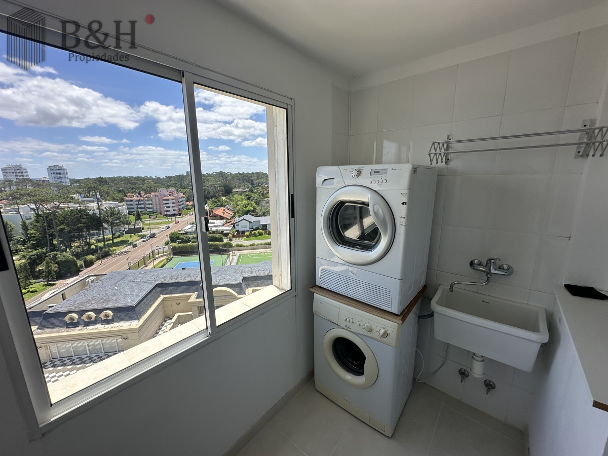 Apartamento ID.1928 - Espectacular apartamento en Mansa Punta del Este, con vista panorámica al mar. 
