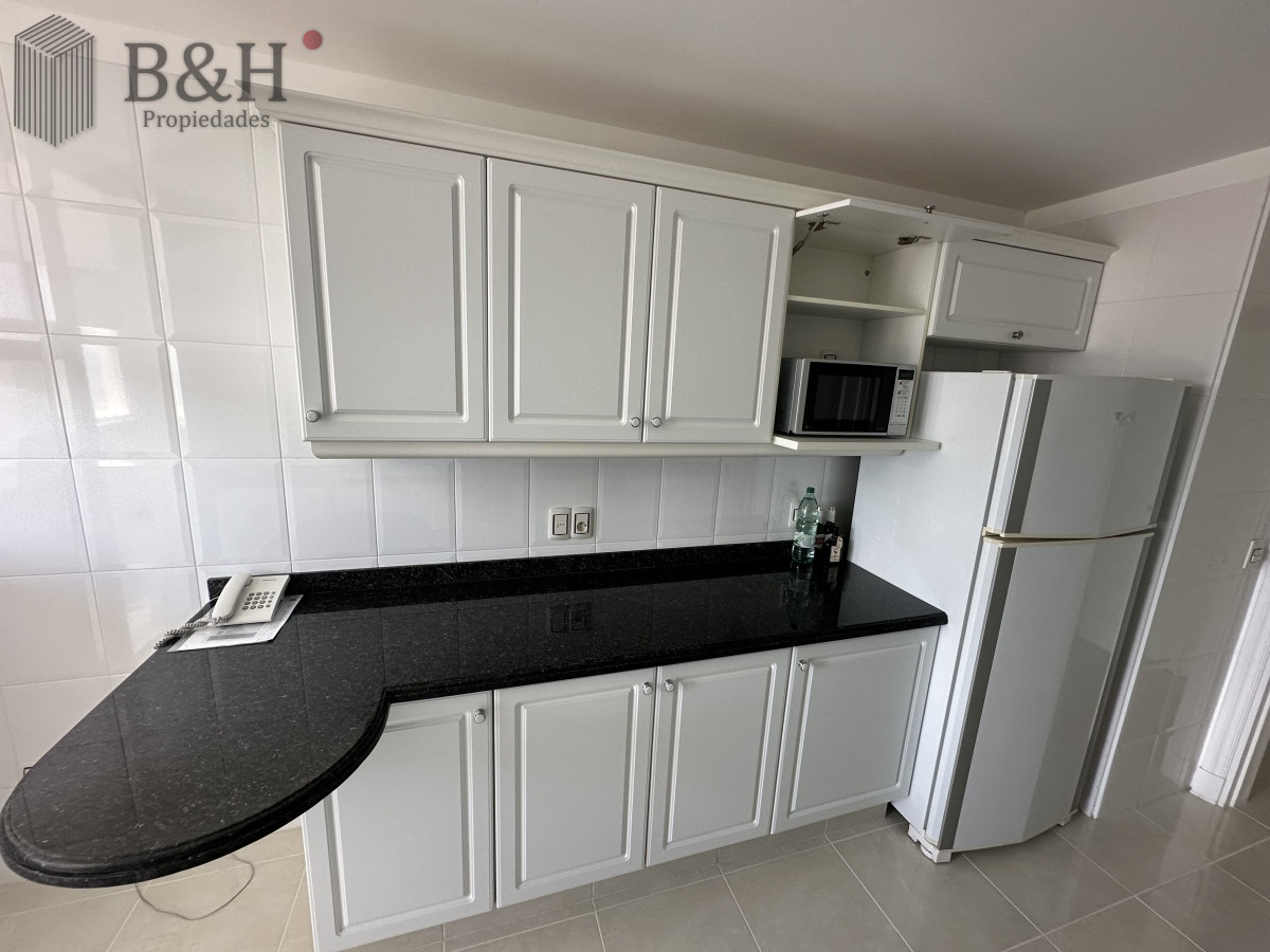 Apartamento ID.1928 - Espectacular apartamento en Mansa Punta del Este, con vista panorámica al mar. 
