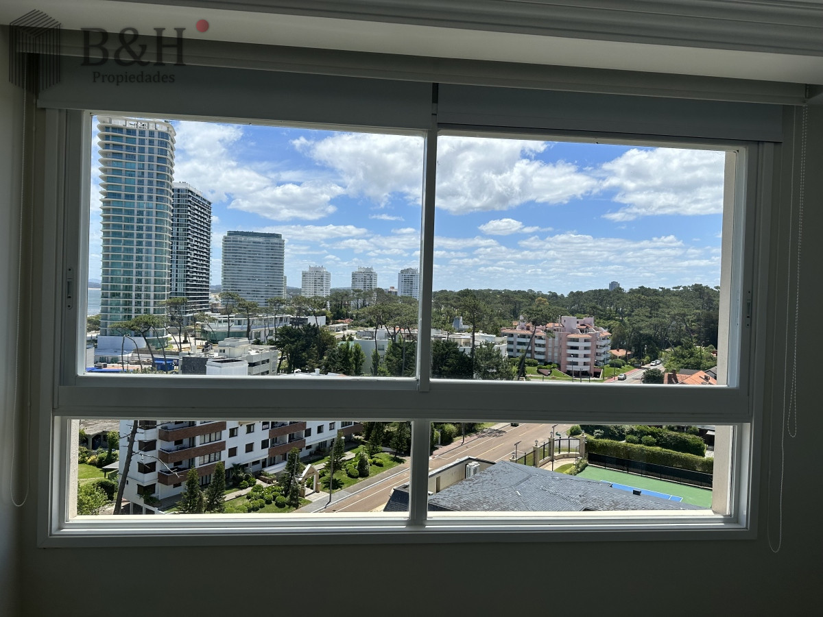 Apartamento ID.1928 - Espectacular apartamento en Mansa Punta del Este, con vista panorámica al mar. 