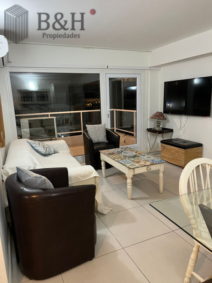 Apartamento ID.7286 - Alquiler en Península 2 dorm vista y servicios 