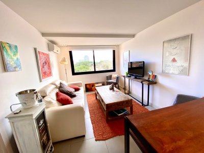 Cómoda planta a metros de Playa Brava 