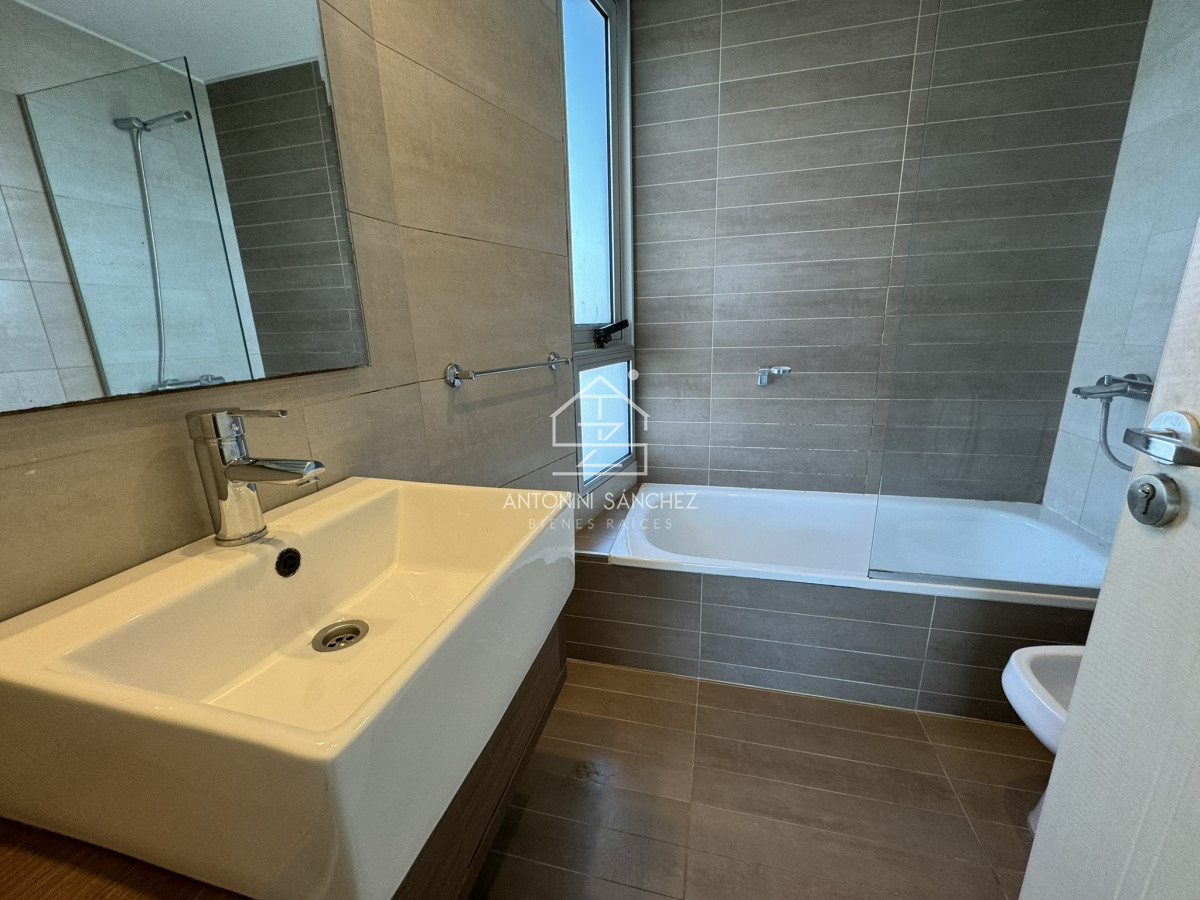 Apartamento ID.588 - Hermoso apartamento en Av. Roosevelt - Punta del Este.
