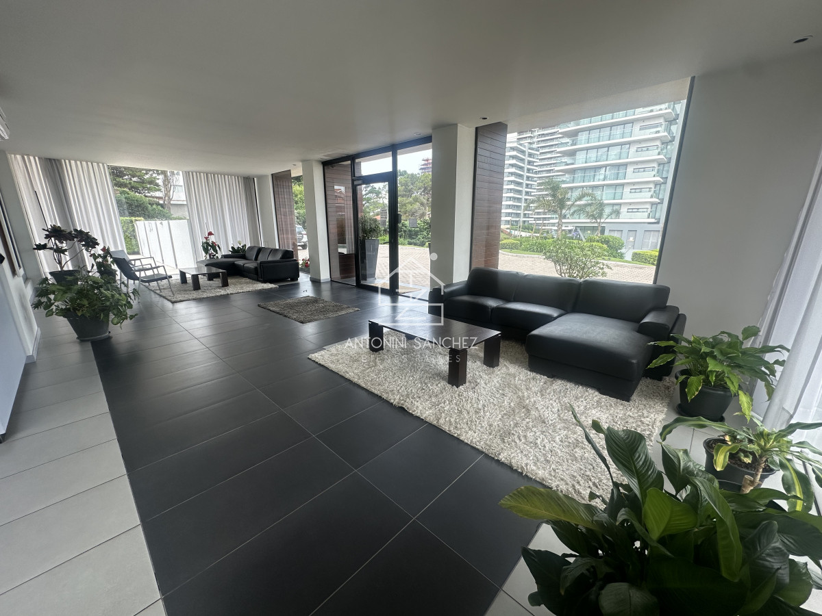 Apartamento ID.1372 - Cómoda planta a metros de Playa Brava 