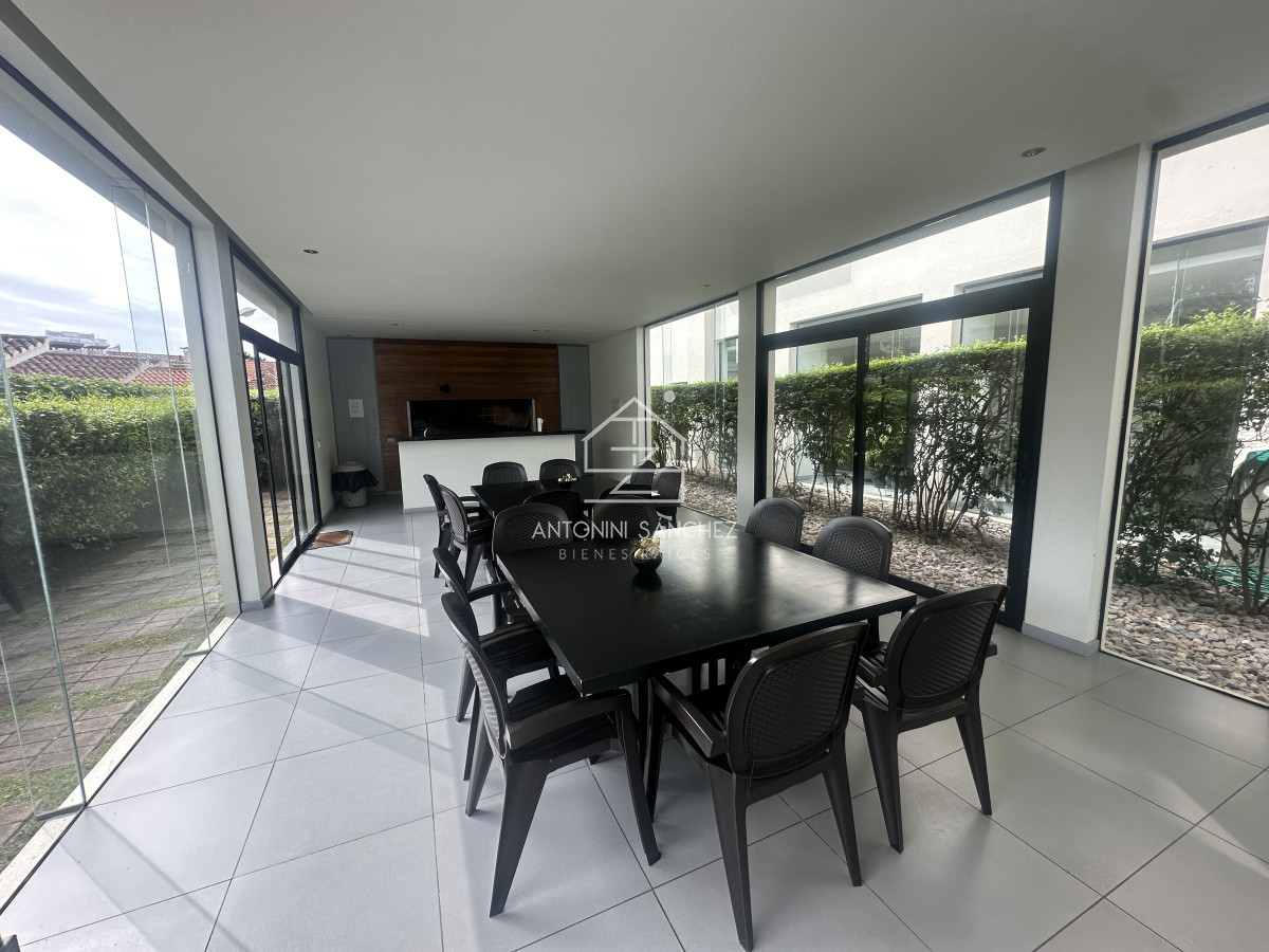 Apartamento ID.1372 - Cómoda planta a metros de Playa Brava 
