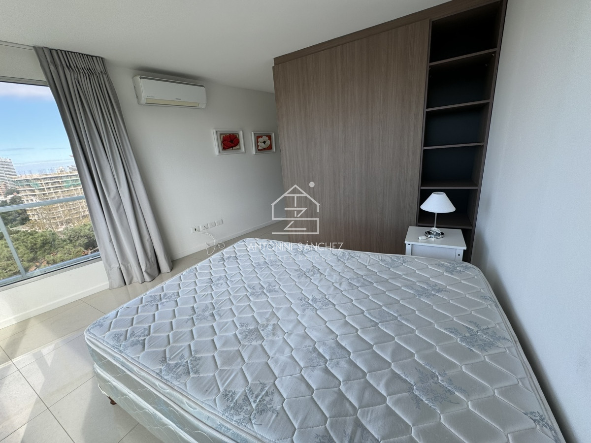Apartamento ID.588 - Hermoso apartamento en Av. Roosevelt - Punta del Este.