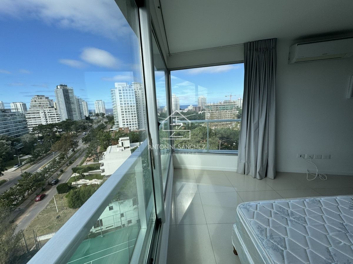 Apartamento ID.588 - Hermoso apartamento en Av. Roosevelt - Punta del Este.