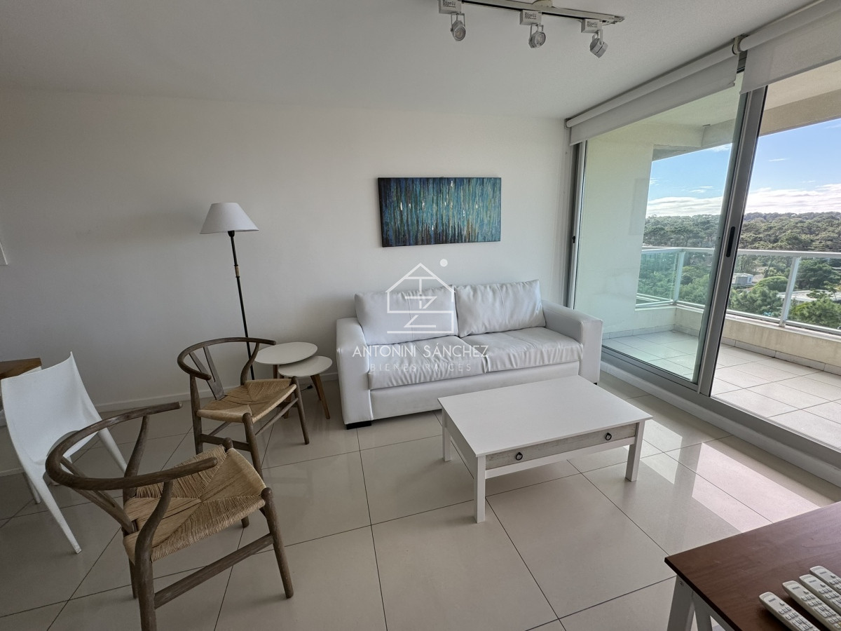 Apartamento ID.588 - Hermoso apartamento en Av. Roosevelt - Punta del Este.
