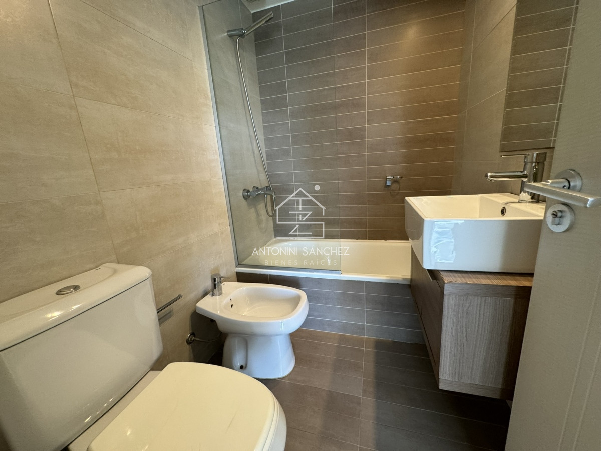 Apartamento ID.588 - Hermoso apartamento en Av. Roosevelt - Punta del Este.