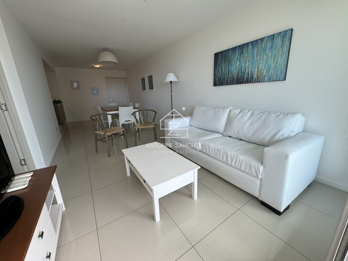 Apartamento ID.588 - Hermoso apartamento en Av. Roosevelt - Punta del Este.