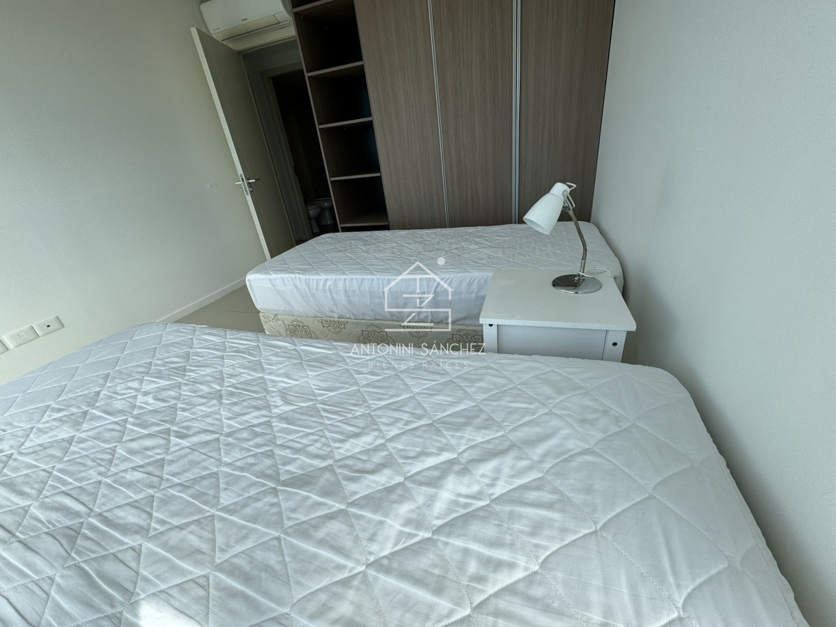 Apartamento ID.588 - Hermoso apartamento en Av. Roosevelt - Punta del Este.