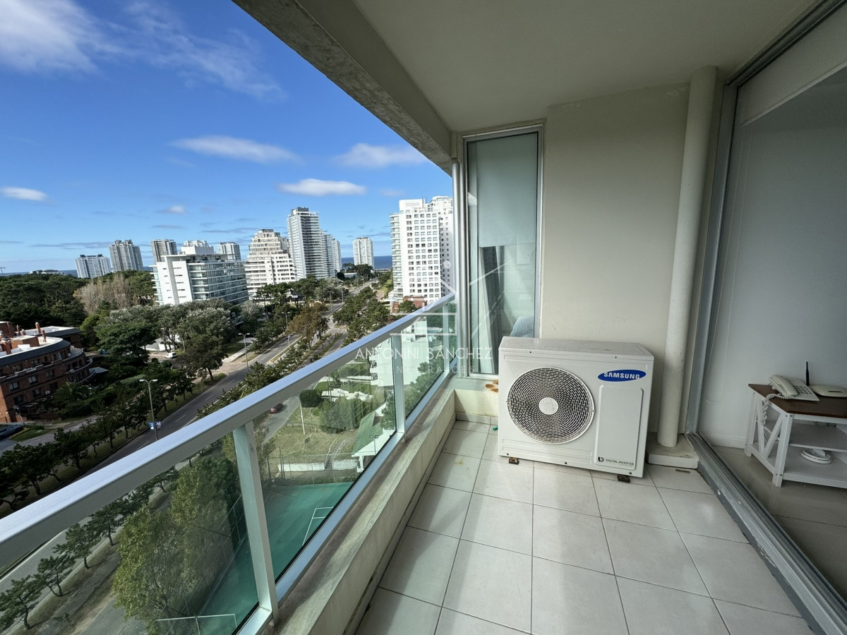 Apartamento ID.588 - Hermoso apartamento en Av. Roosevelt - Punta del Este.