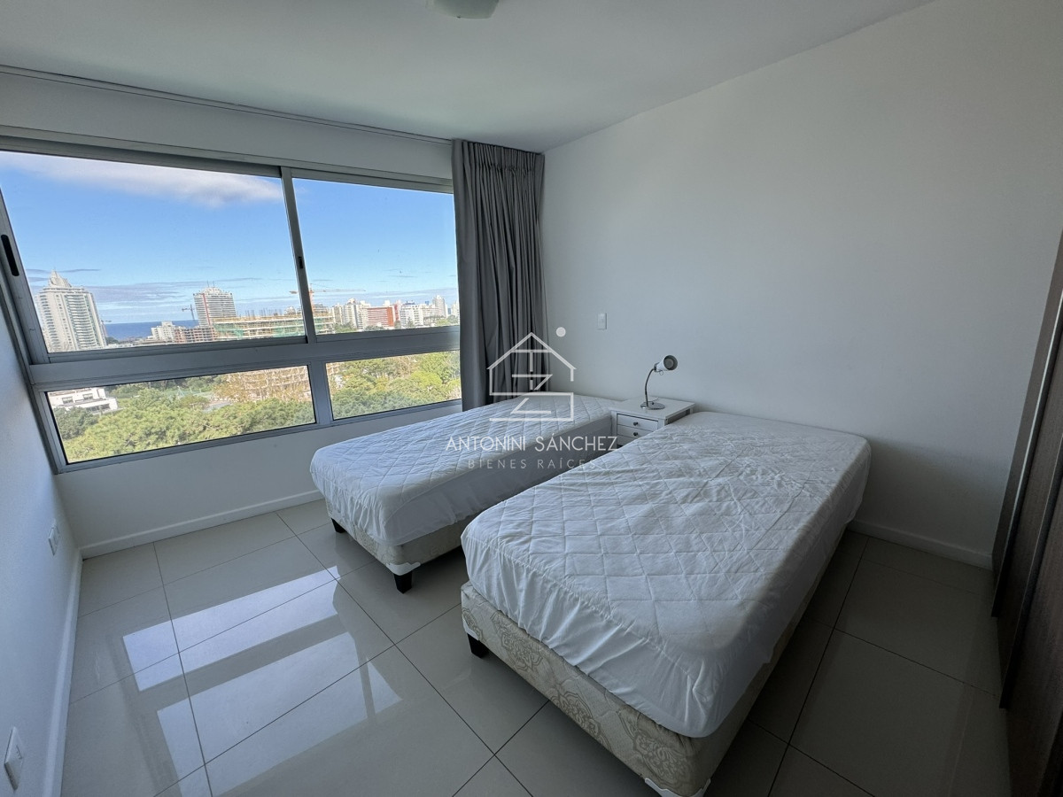 Apartamento ID.588 - Hermoso apartamento en Av. Roosevelt - Punta del Este.