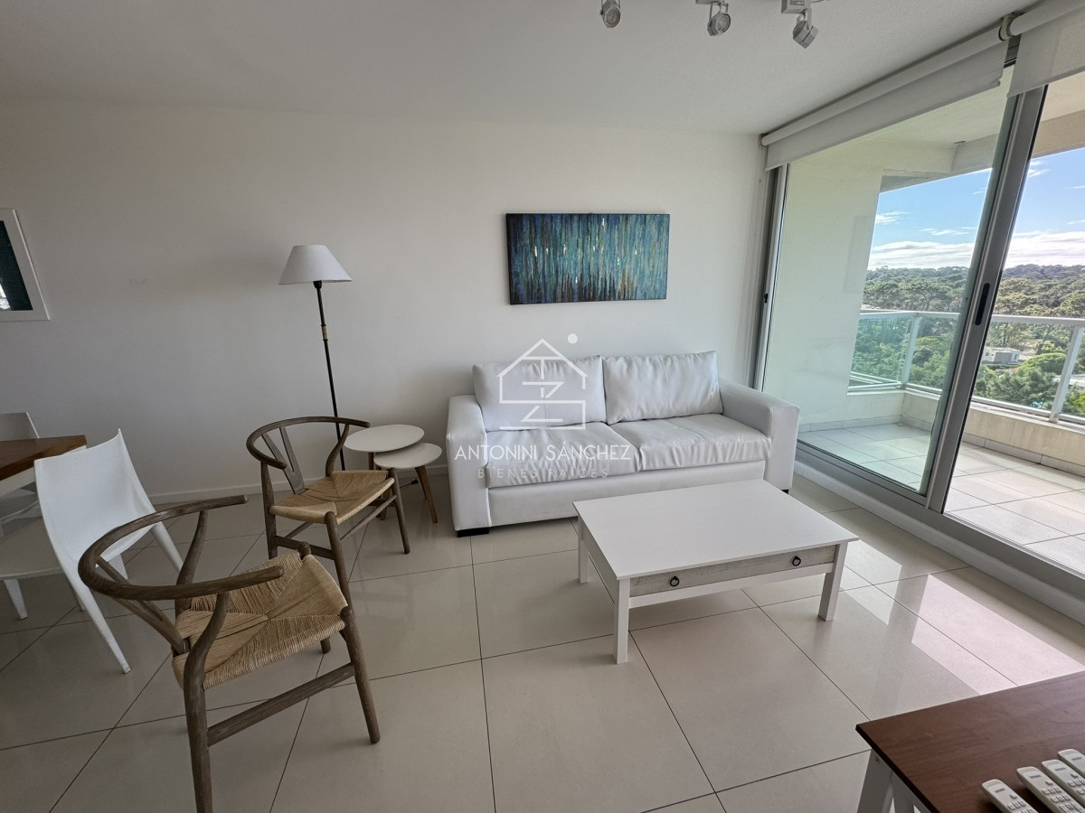 Apartamento ID.588 - Hermoso apartamento en Av. Roosevelt - Punta del Este.