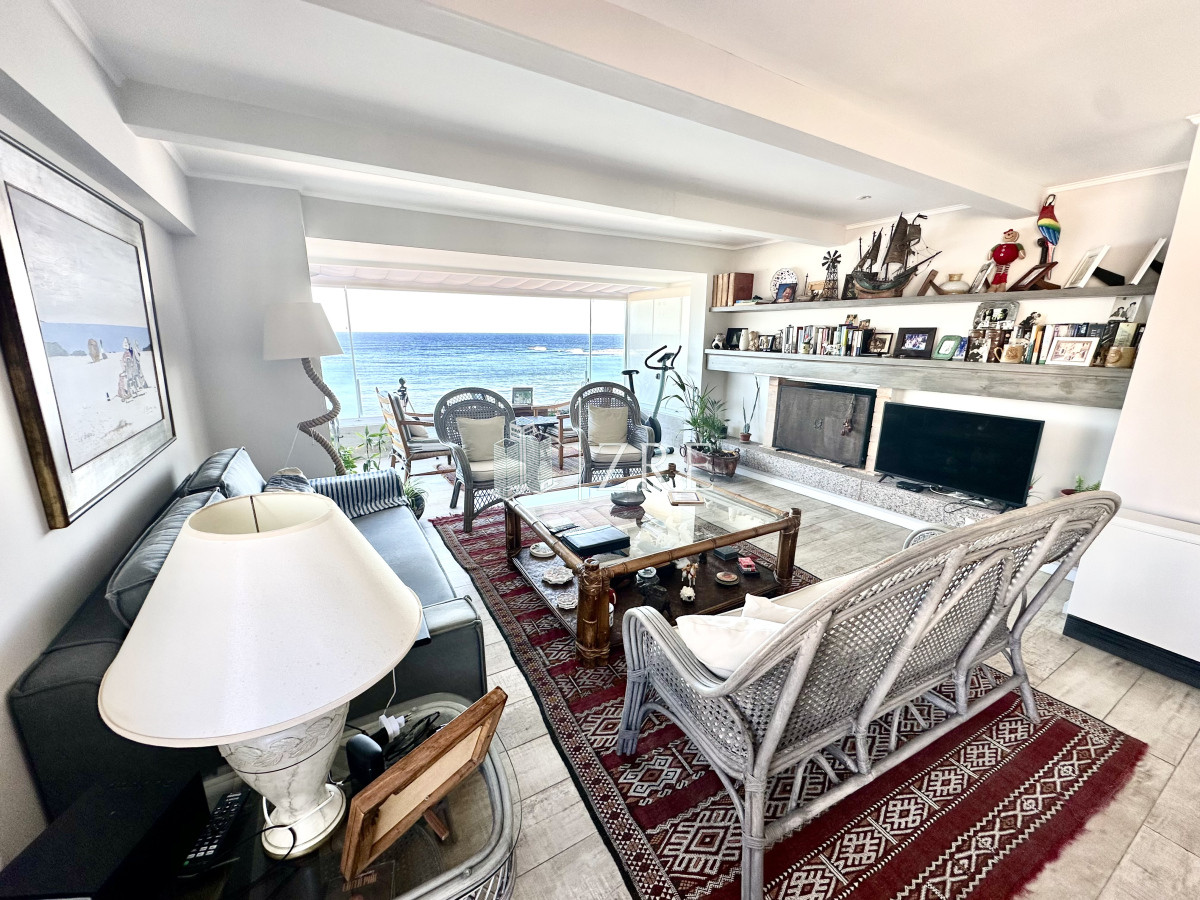 Apartamento ID.1220 - Venta apartamento 3 dormitorios en primera línea playa brava 