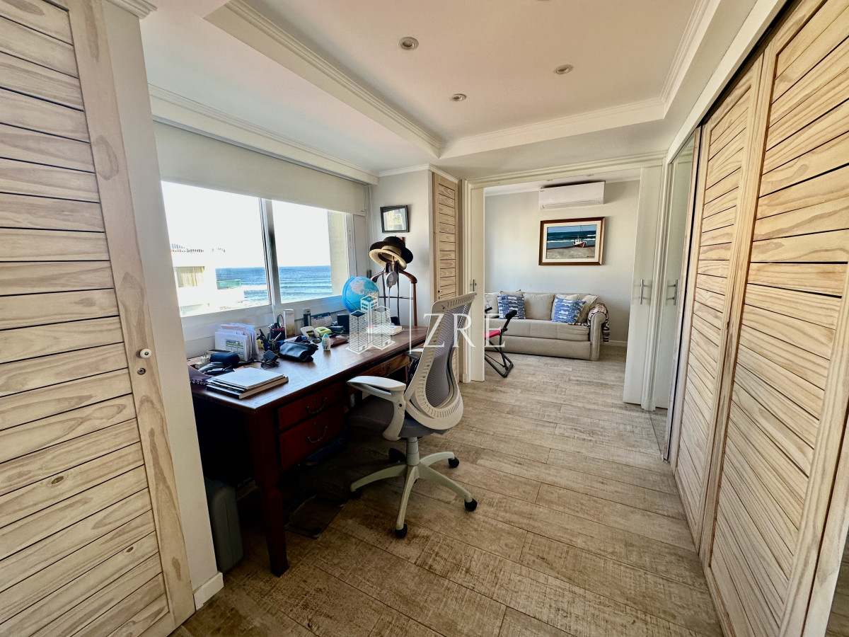 Apartamento ID.1220 - Venta apartamento 3 dormitorios en primera línea playa brava 